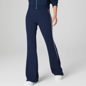 NWT Spanx Air Essentials Pique Flare Pant